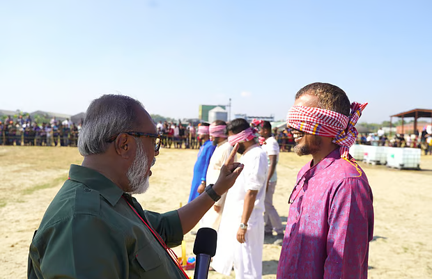অনুষ্ঠানে হাজারো মানুষের ঢল নিজস্ব প্রতিবেদক, গাজীপুর | ১২ মার্চ ২০২৬ শীতলক্ষ্যা নদীর তীরের জনপদ গাজীপুরের কাপাসিয়া আজ সেজেছিল এক ভিন্ন সাজে। কৃষি ও কৃষকের প্রিয় ব্যক্তিত্ব শাইখ সিরাজের উপস্থাপনা